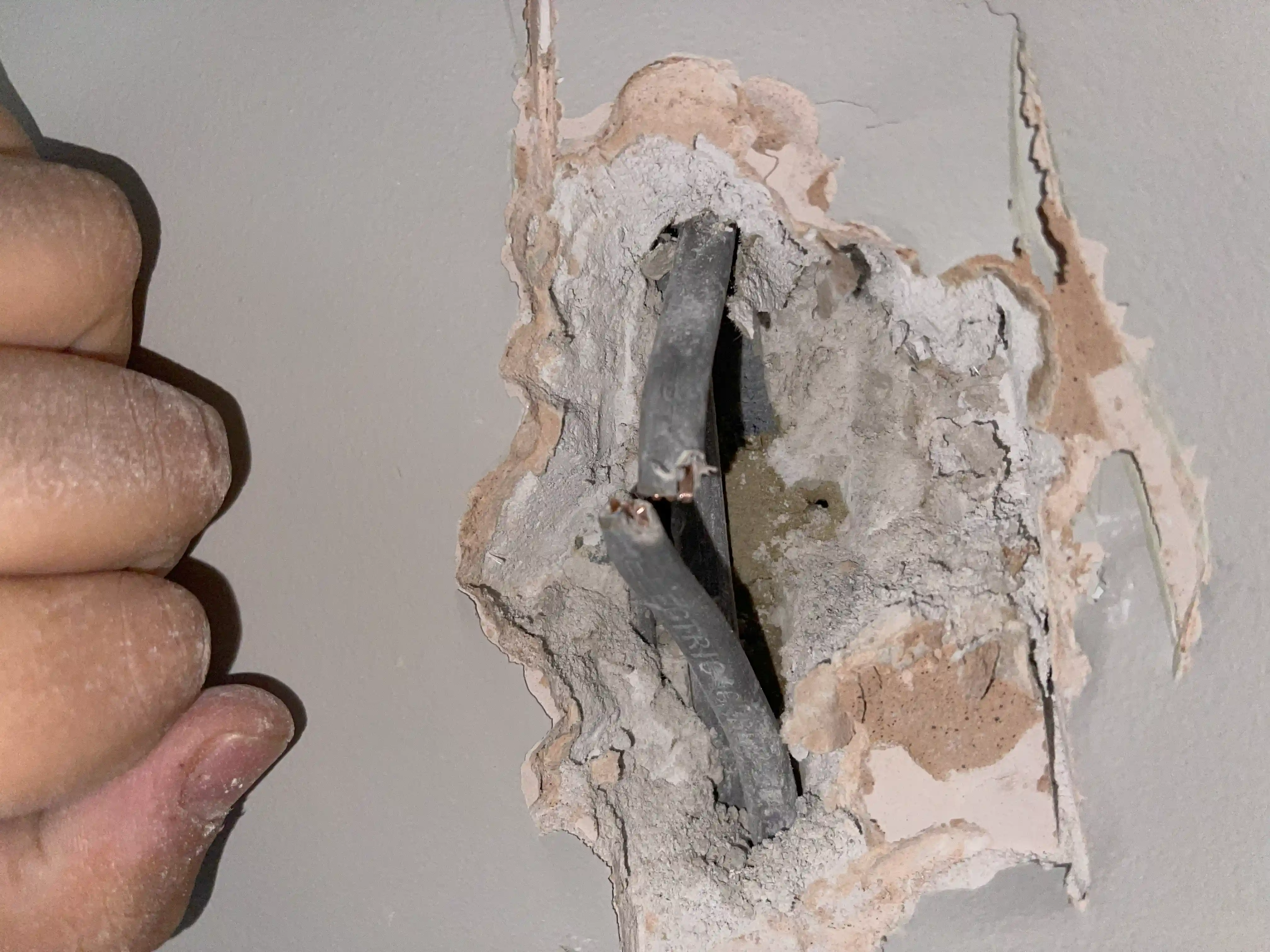 24 Hours Emergency Electrician near Forest Hill